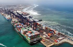 How does the port affect local businesses Chile